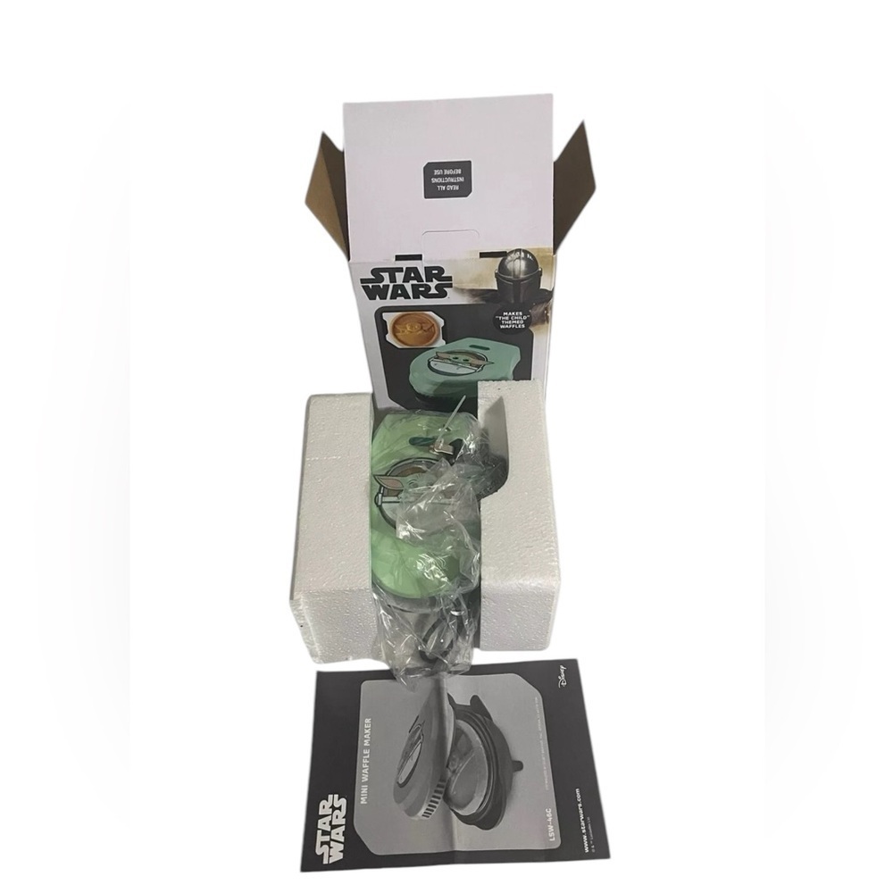 Star Wars Mandalorian The Child Baby Yoda Grogu Mini Waffle Maker New Open Box